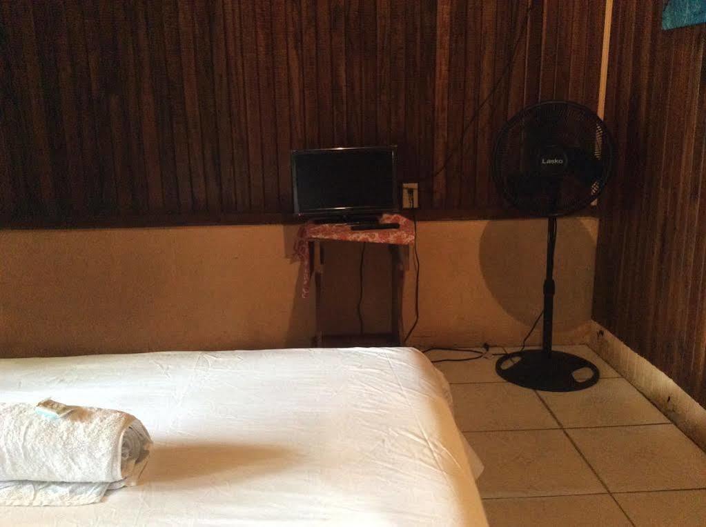 Cabinas El Muellecito Tortuguero Exterior foto
