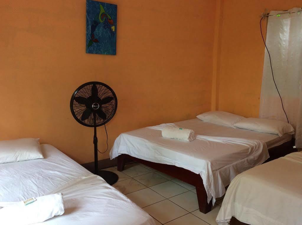 Cabinas El Muellecito Tortuguero Exterior foto